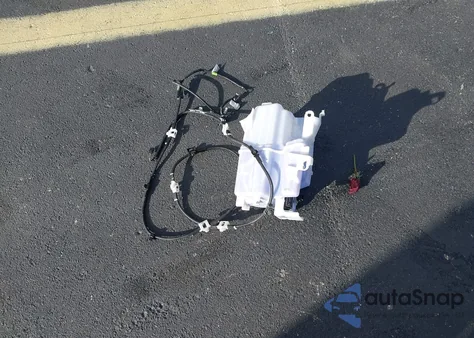 2024 Toyota Crown Xle z USA, uszkodzony, nr VIN JTDAAAAF2R3019977